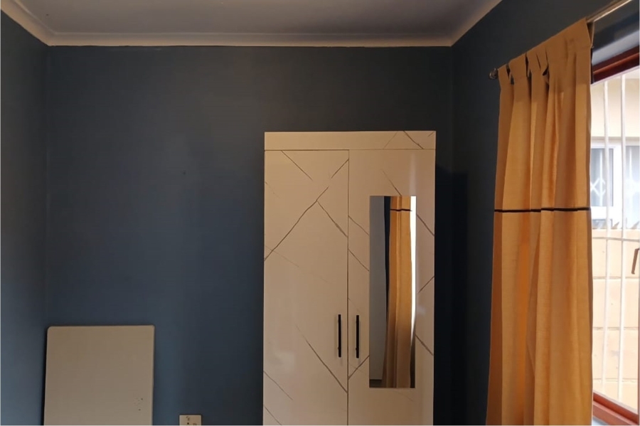 To Let 1 Bedroom Property for Rent in Athlone Western Cape